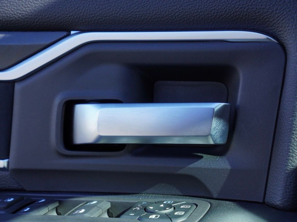 New 2026 Diamond Black Crystal Pearl-Coat Exterior Paint RAM Big Horn Night Edition image 11