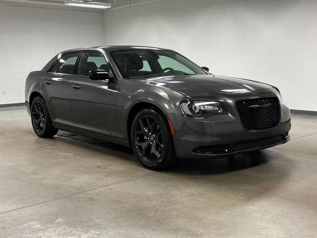 2022 Chrysler 300 Touring's photo