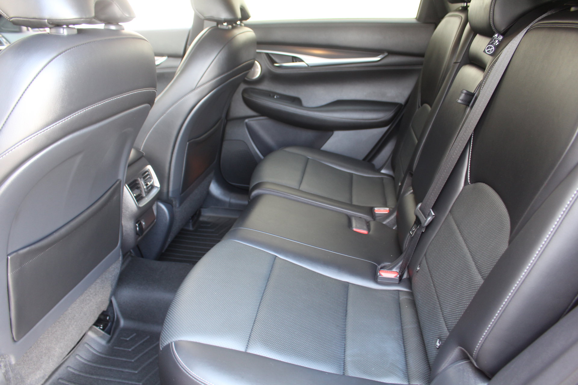 2022 Infiniti QX55 Essential photo 14