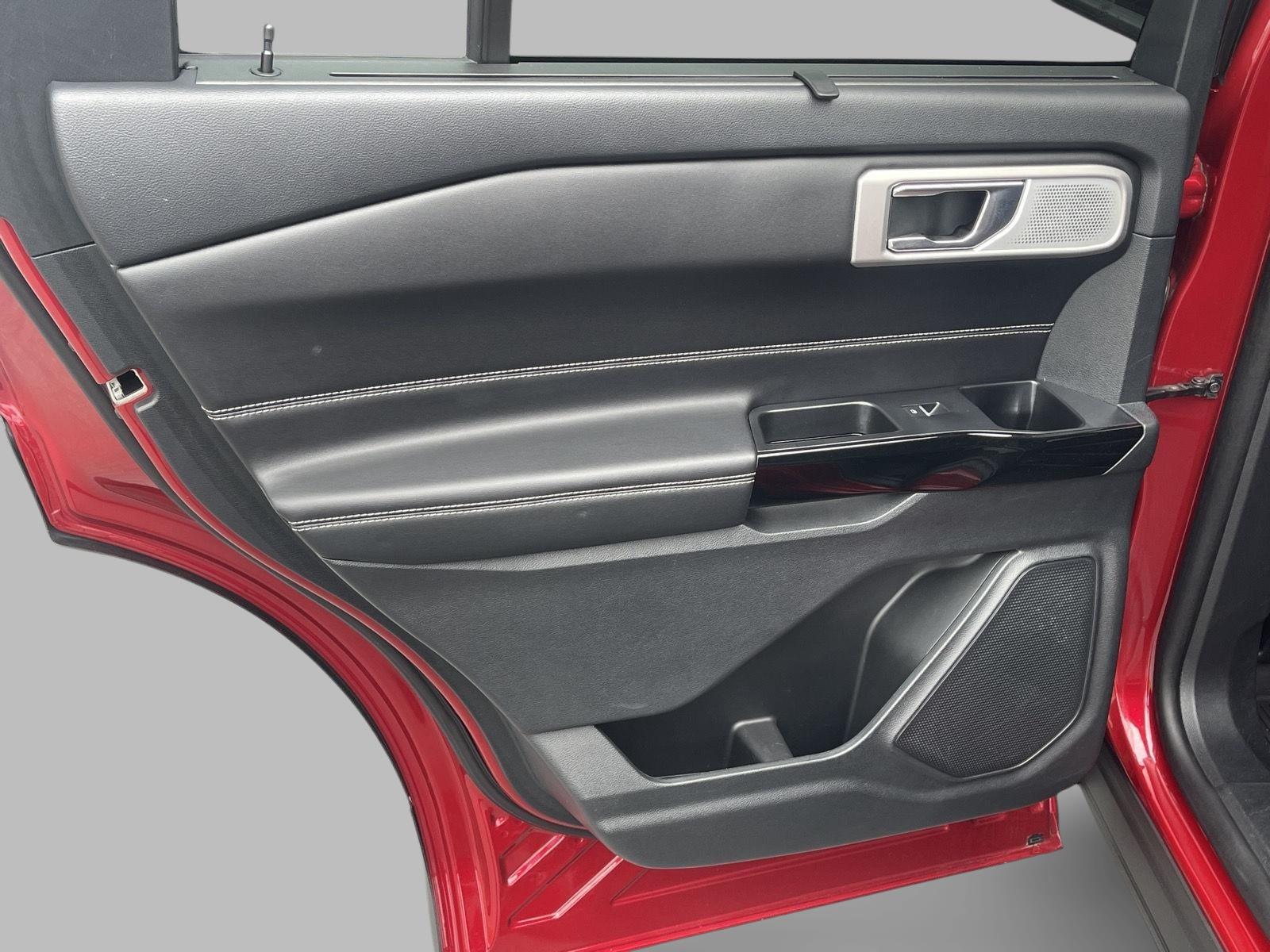 2022 Ford Explorer ST photo 17