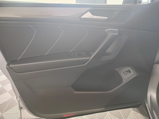 2024 Volkswagen Tiguan SE Wolfsburg Edition photo 9