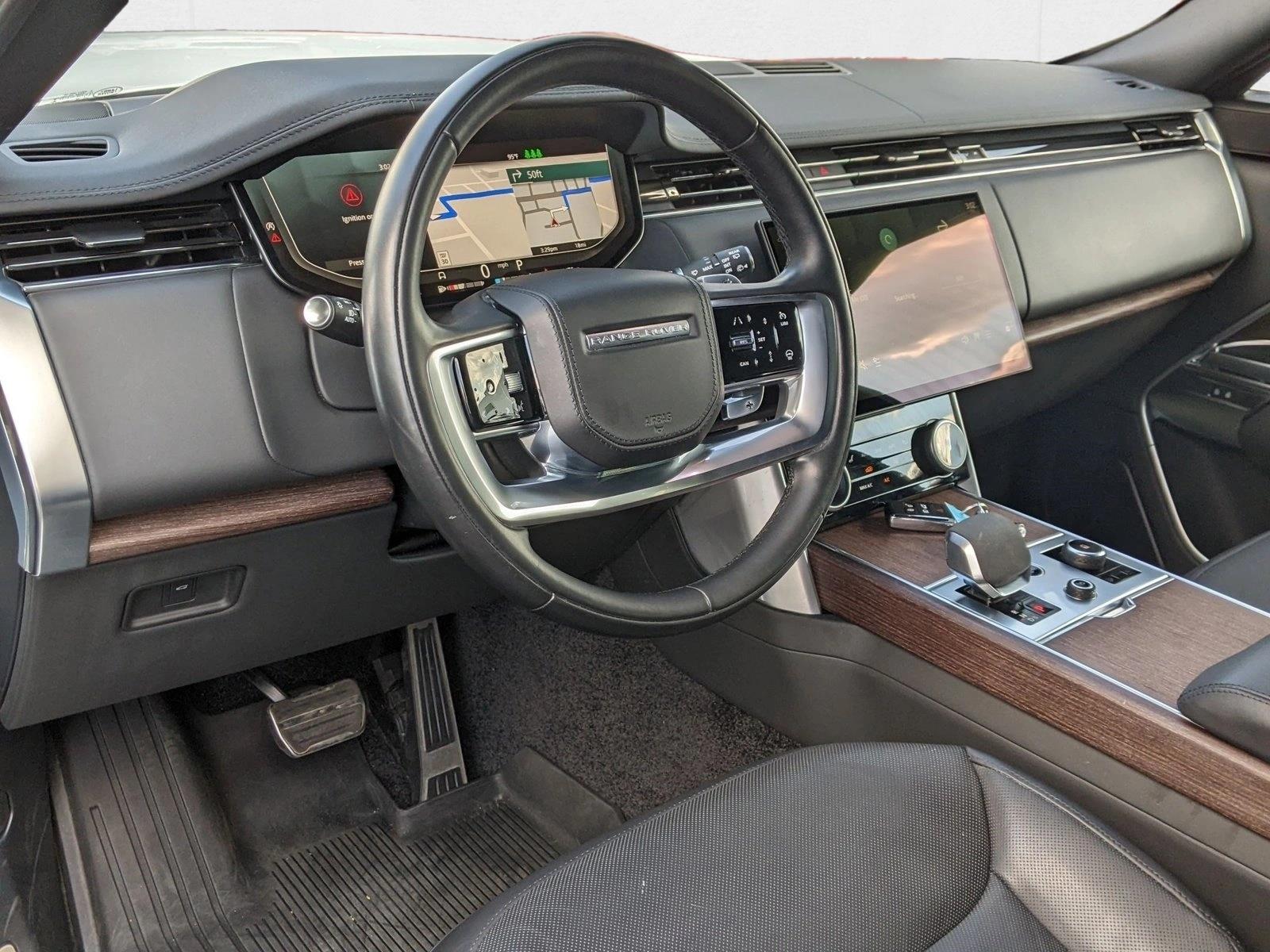 2023 Land Rover Range Rover SE photo 7