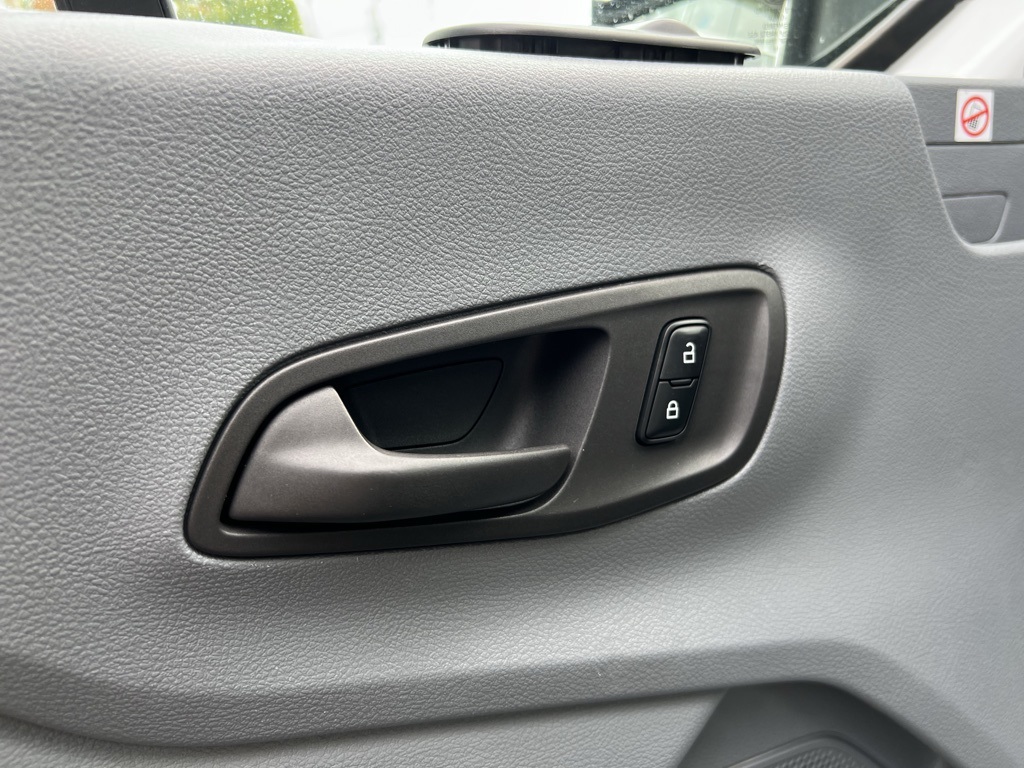 2019 Ford Transit Passenger XLT photo 4