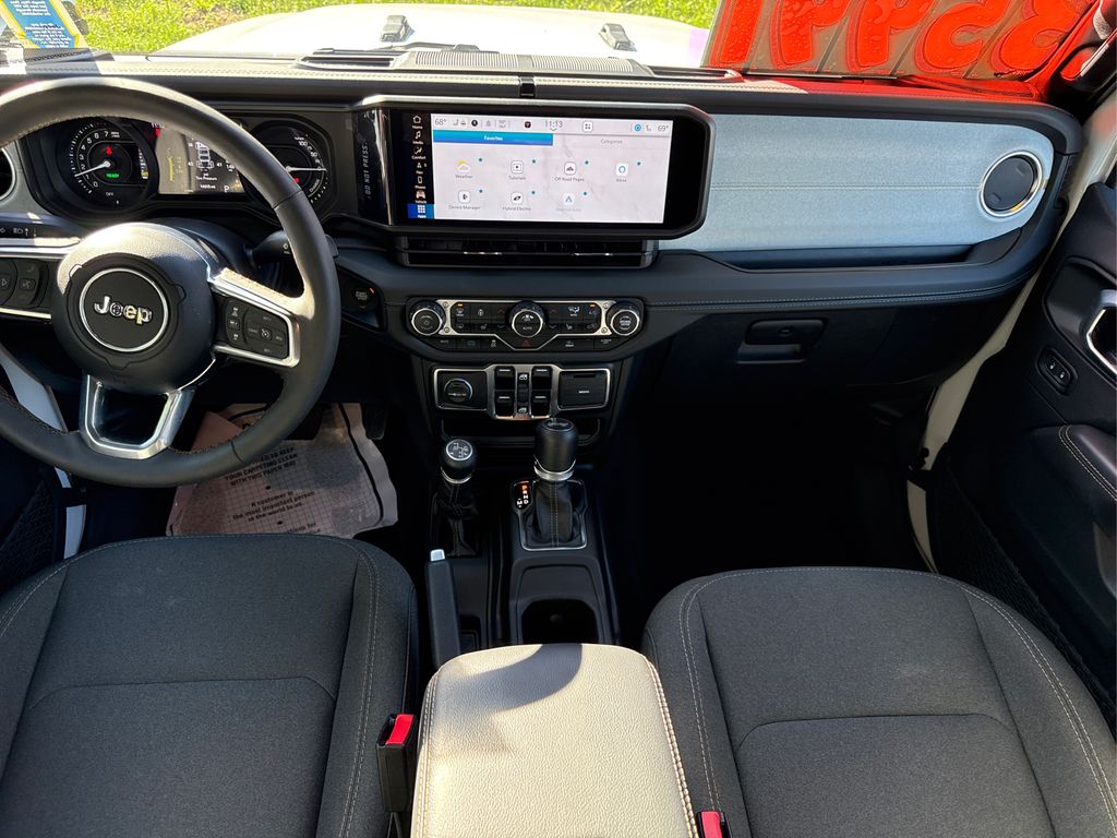 2024 Jeep Wrangler Sahara 4xe photo 10