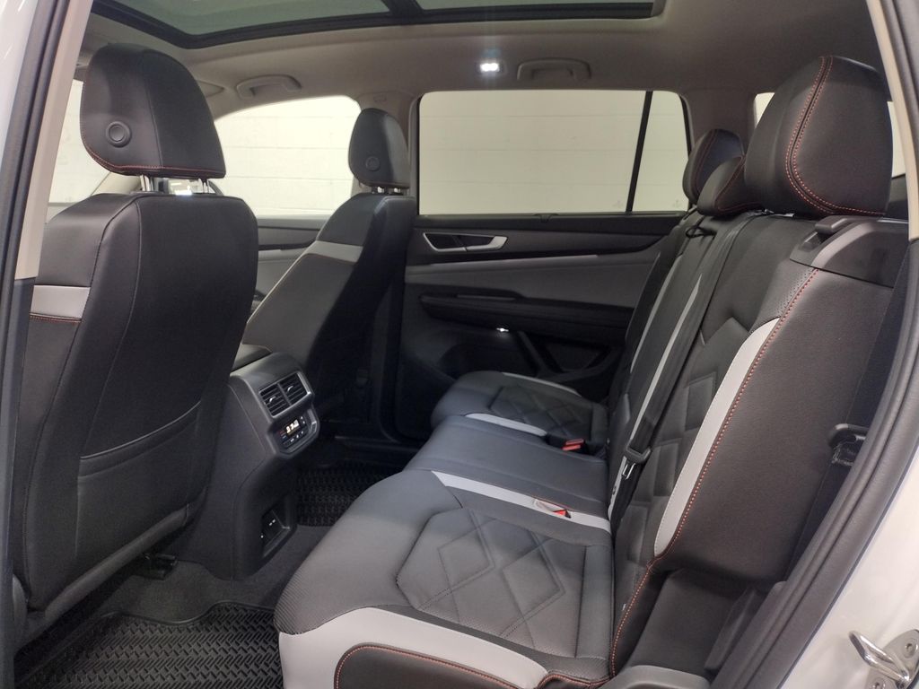 2025 Volkswagen Atlas Peak Edition SE photo 25