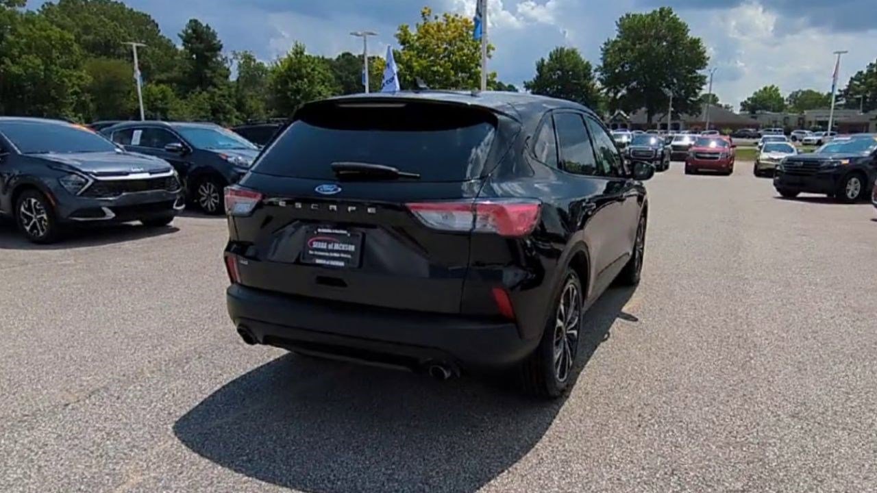 2022 Ford Escape SE photo 7
