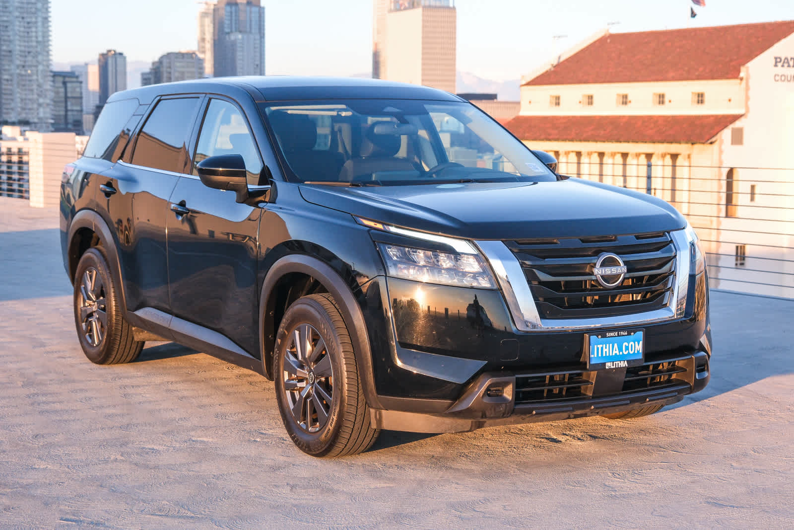 2023 Nissan Pathfinder S photo 3