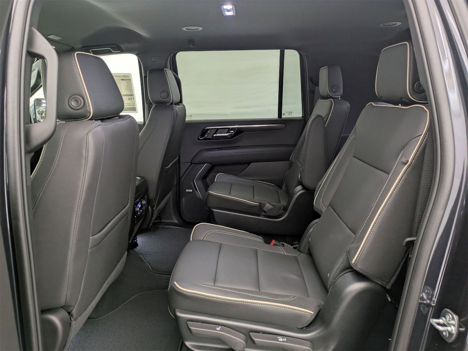 2025 Chevrolet Suburban Premier photo 19