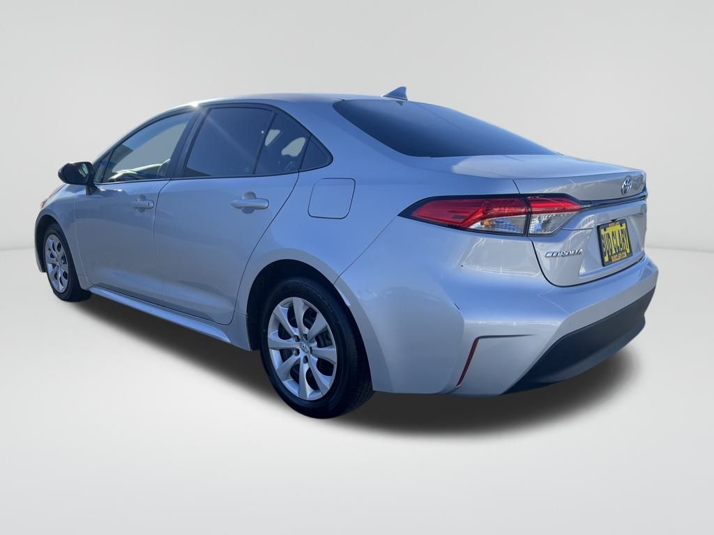 2023 Toyota Corolla LE photo 3