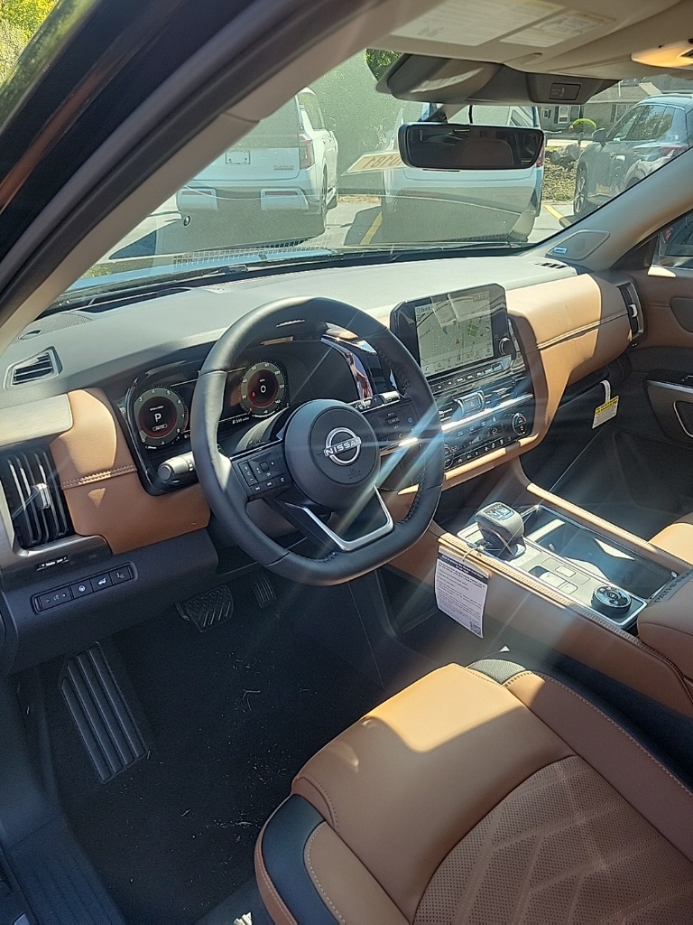 2025 Nissan Pathfinder Platinum photo 19