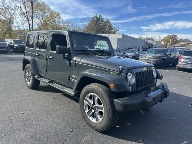 2018 Jeep Wrangler Unlimited Sahara photo 2