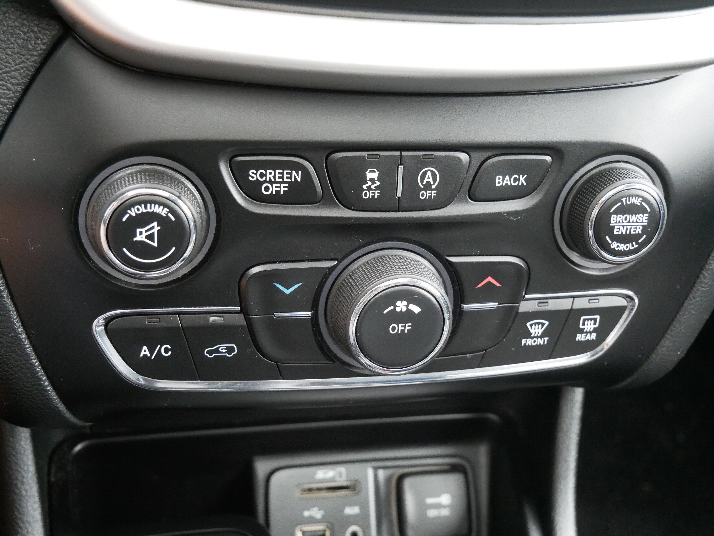 2016 Jeep Cherokee Trailhawk photo 18