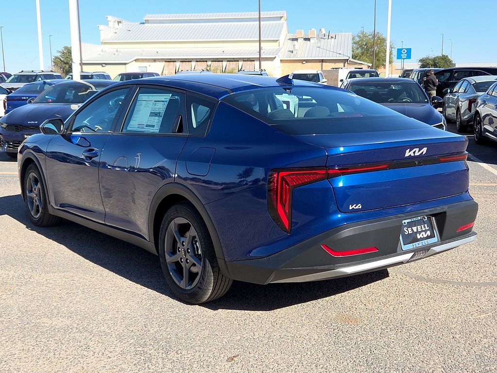 2025 Kia K4 LX photo 2