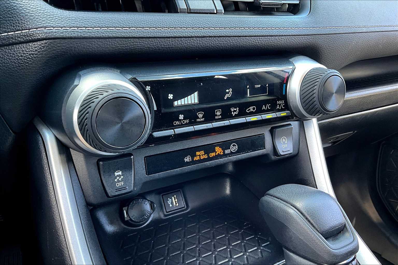 2024 Toyota RAV4 LE photo 30