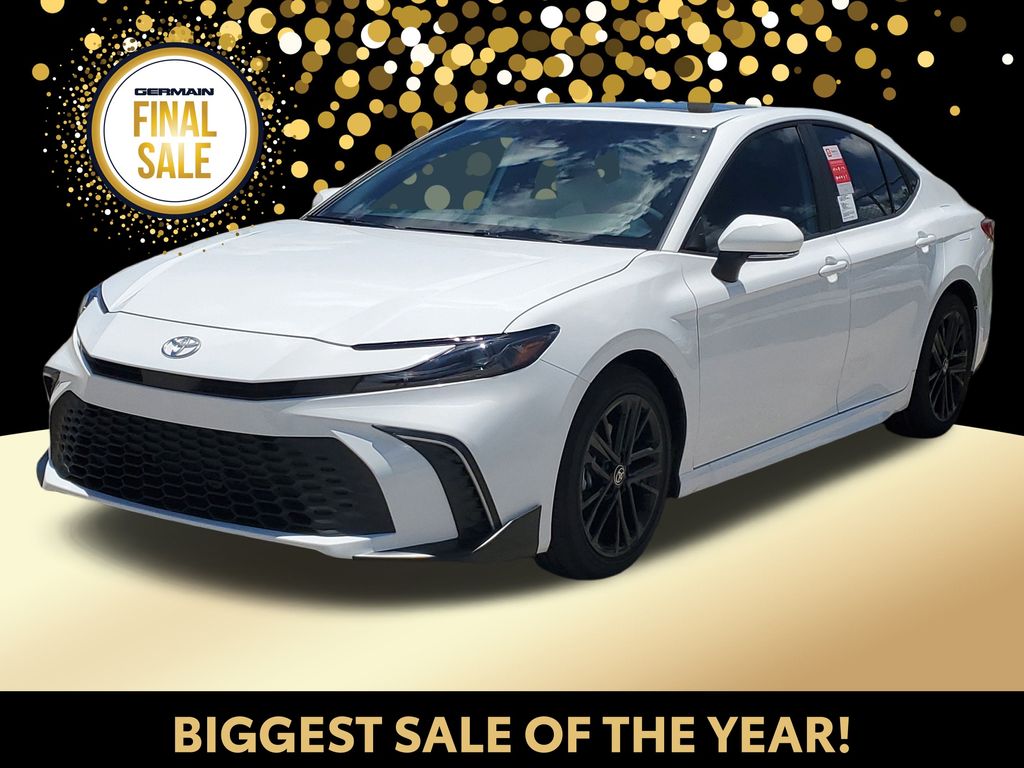 2025 Toyota Camry SE's photo