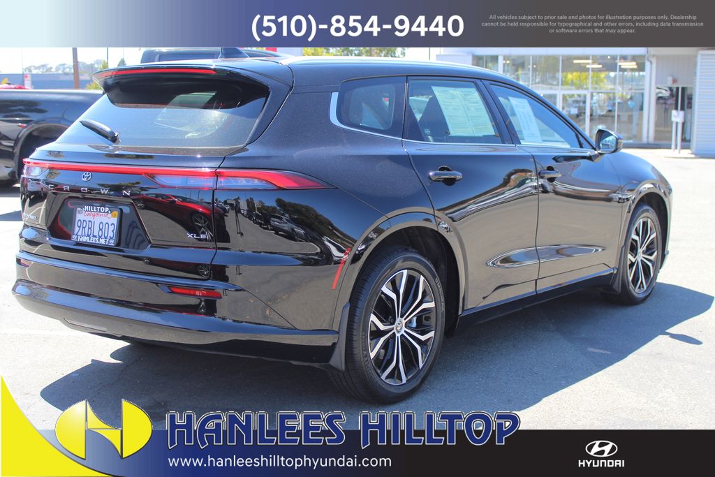 2025 Toyota Crown Signia XLE photo 6