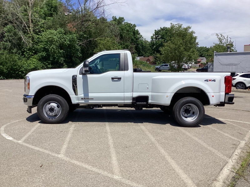 2025 Ford F-350 photo 4