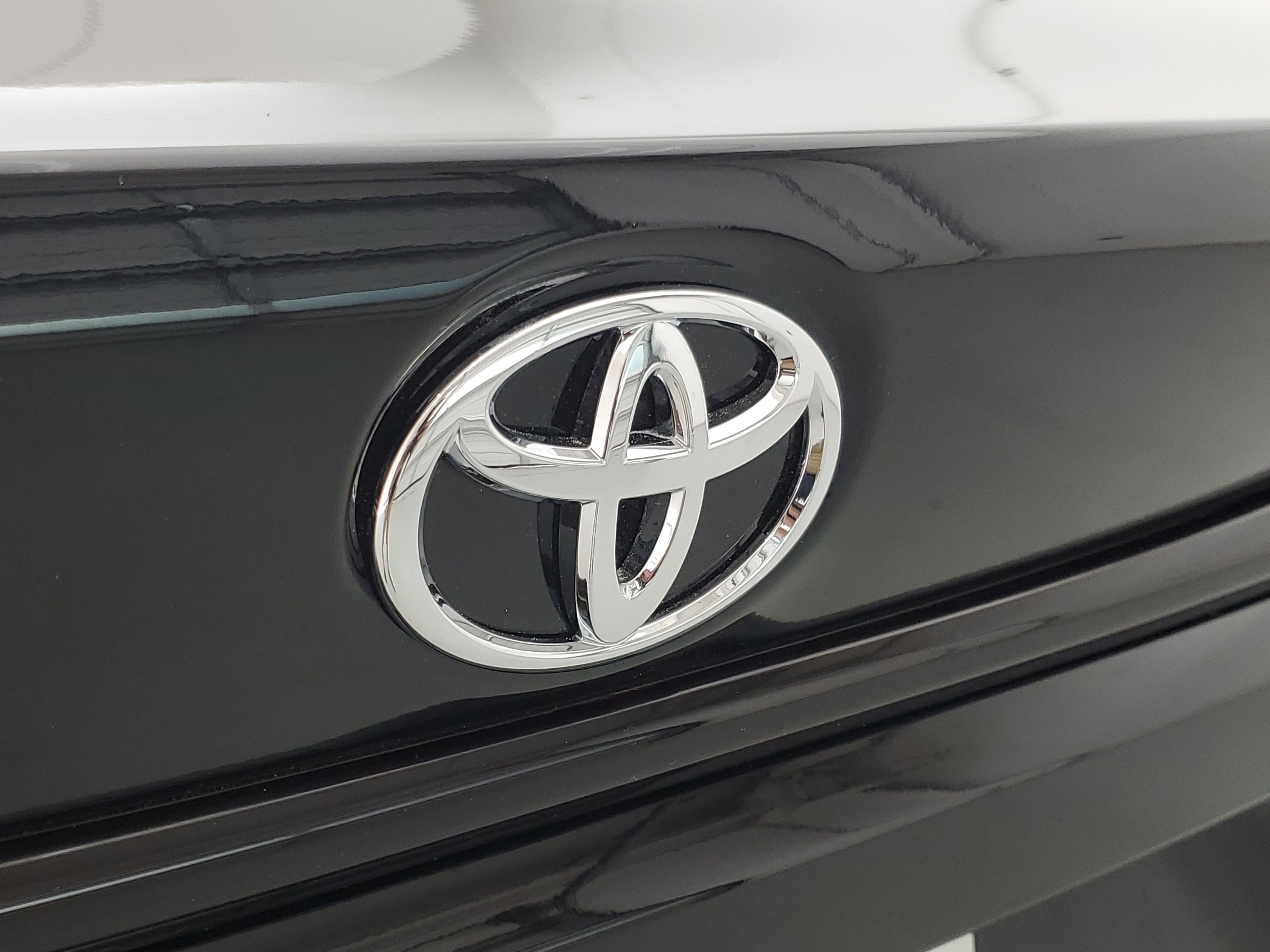 2024 Toyota Corolla LE photo 3