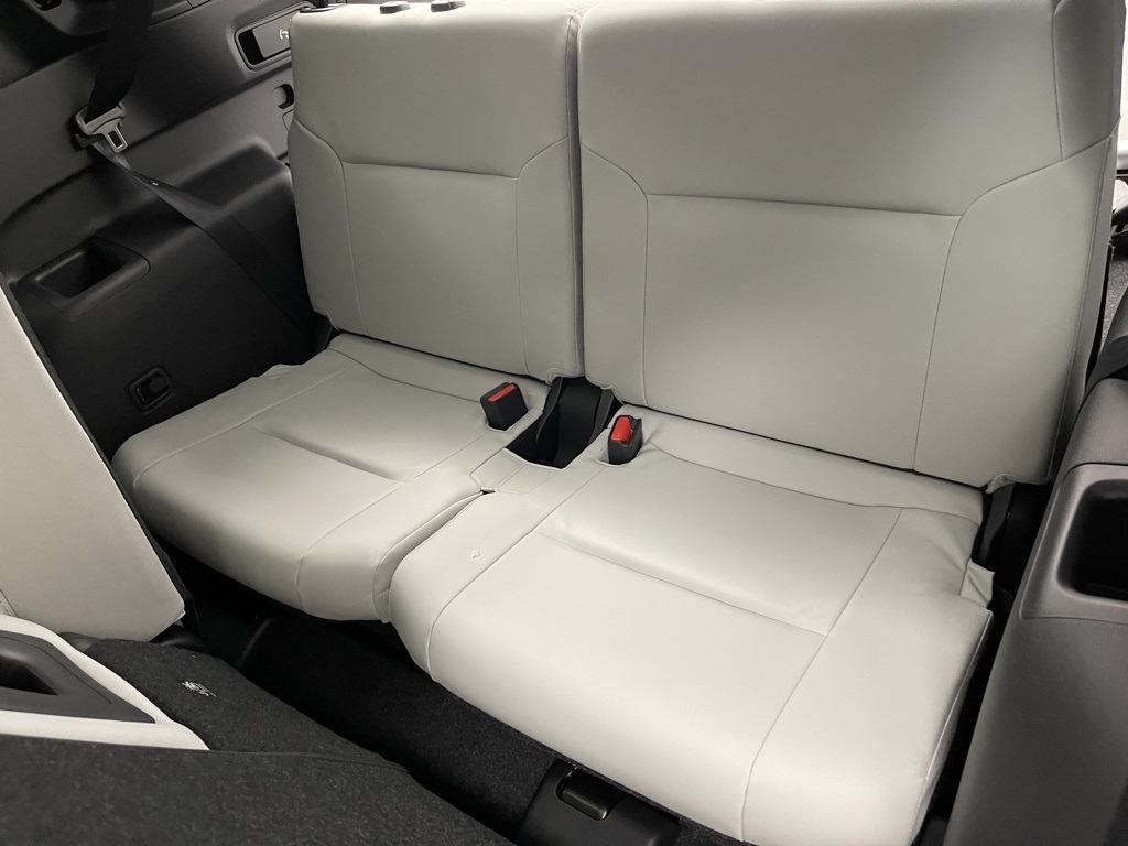 2025 Mitsubishi Outlander SE photo 23