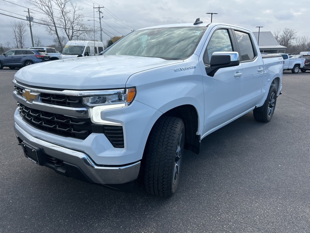 2023 Chevrolet Silverado 1500 LT photo 3