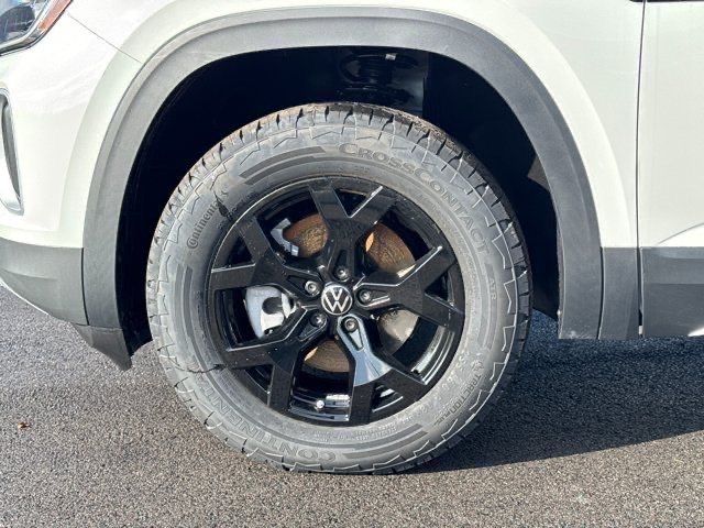2025 Volkswagen Atlas Peak Edition SE photo 8