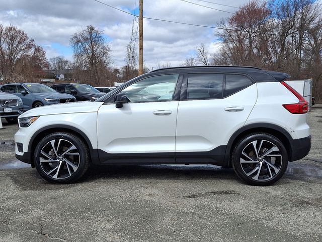 2022 Volvo XC40 R-Design AWD photo 7