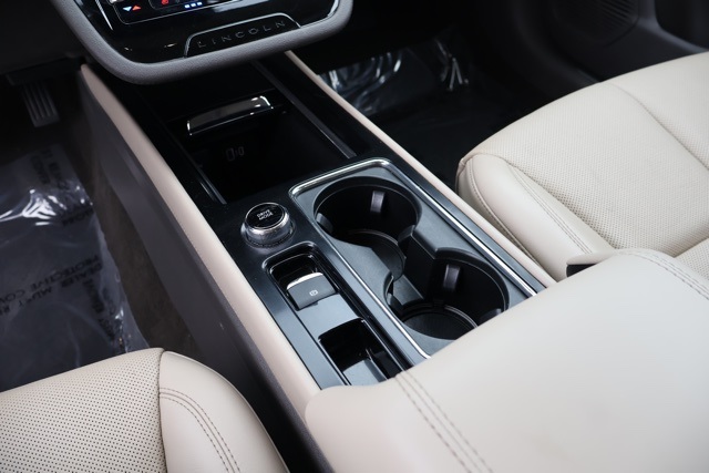 2022 Lincoln Corsair Standard photo 23