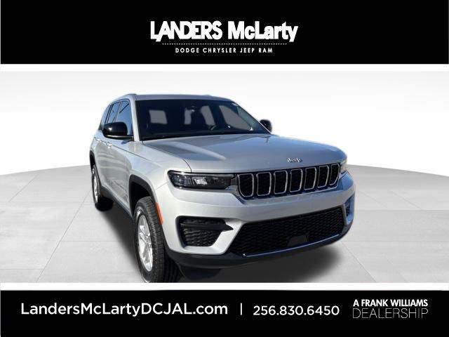 2025 Jeep Grand Cherokee Laredo's photo