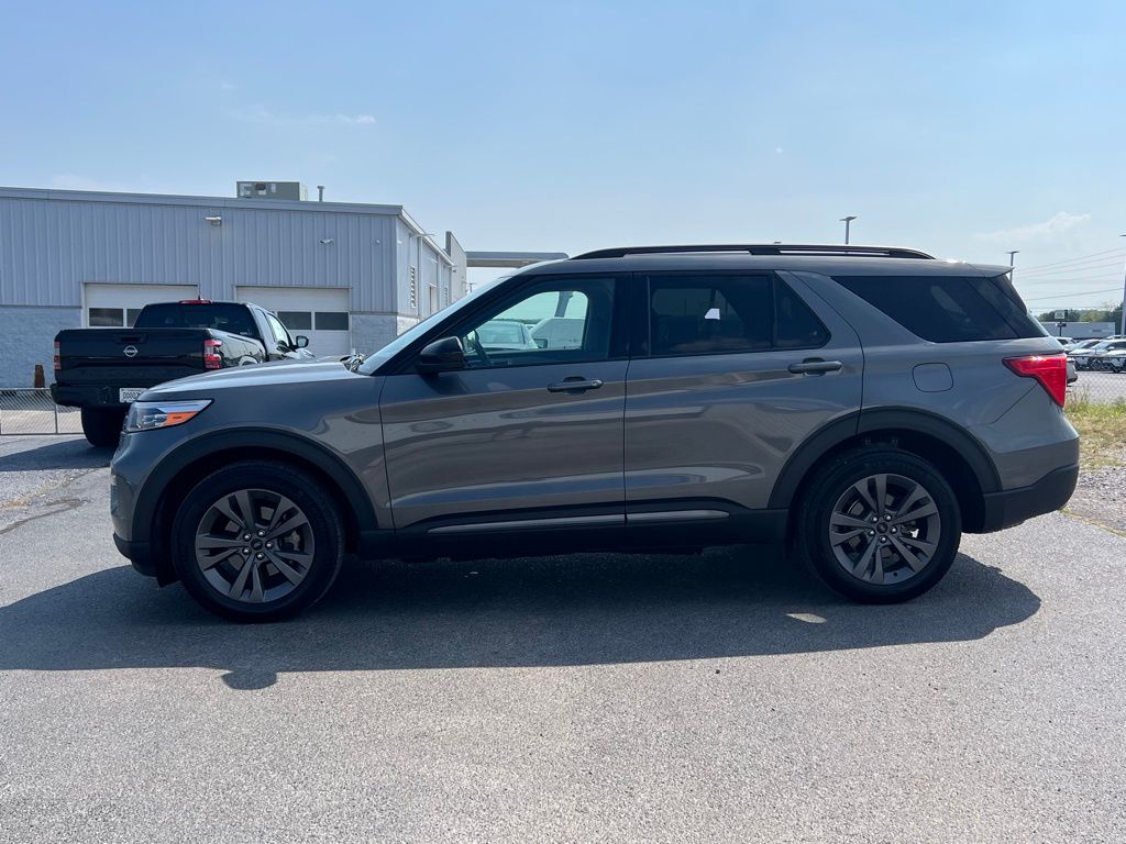 2023 Ford Explorer XLT photo 7