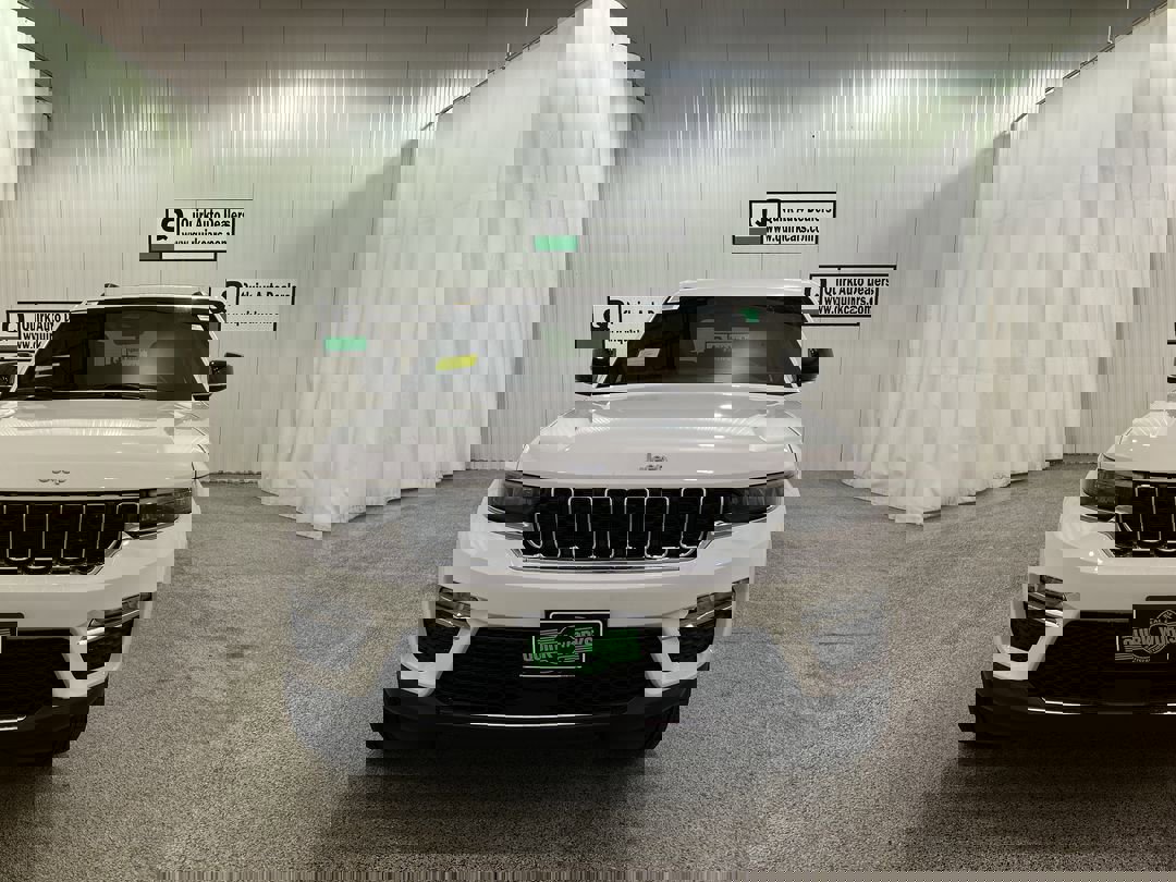 2025 Jeep Grand Cherokee Limited photo 2