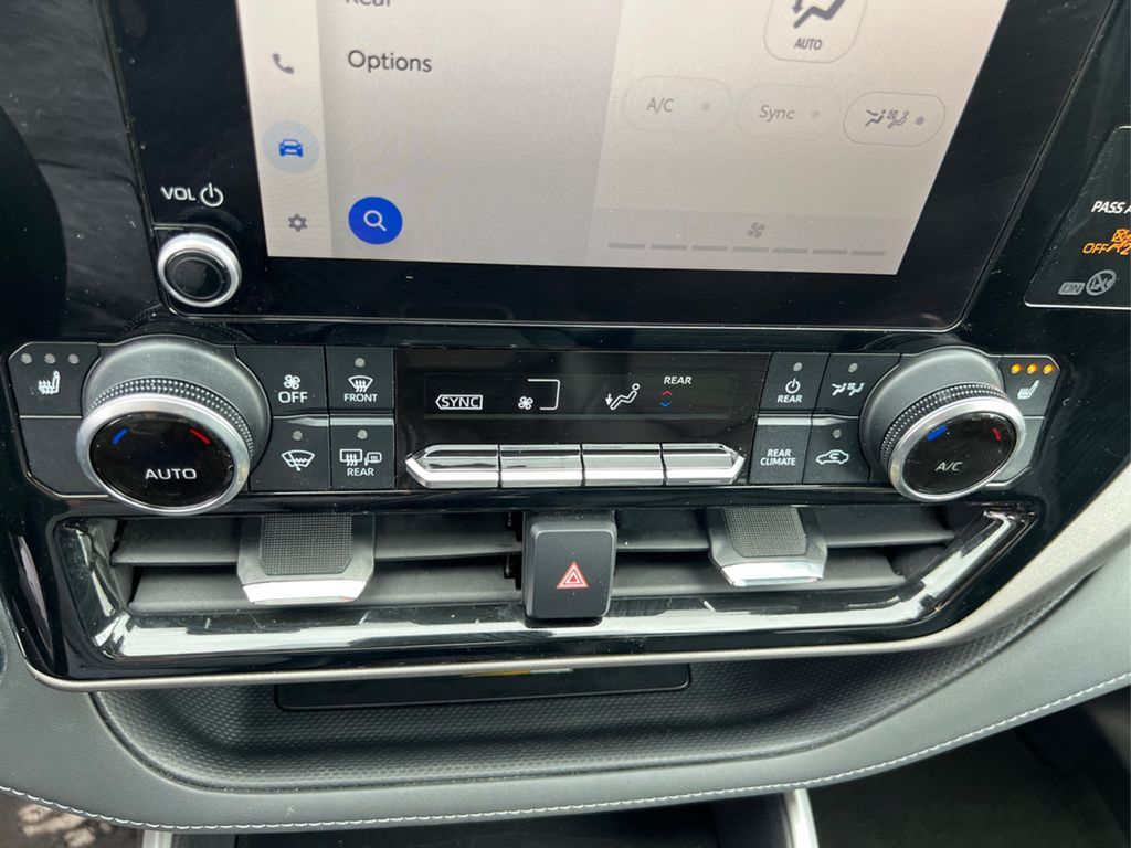 2023 Toyota Highlander XLE photo 30