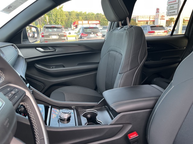 2025 Jeep Grand Cherokee Laredo X photo 9