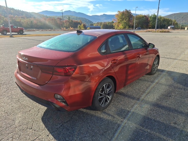 2022 Kia Forte LXS photo 2