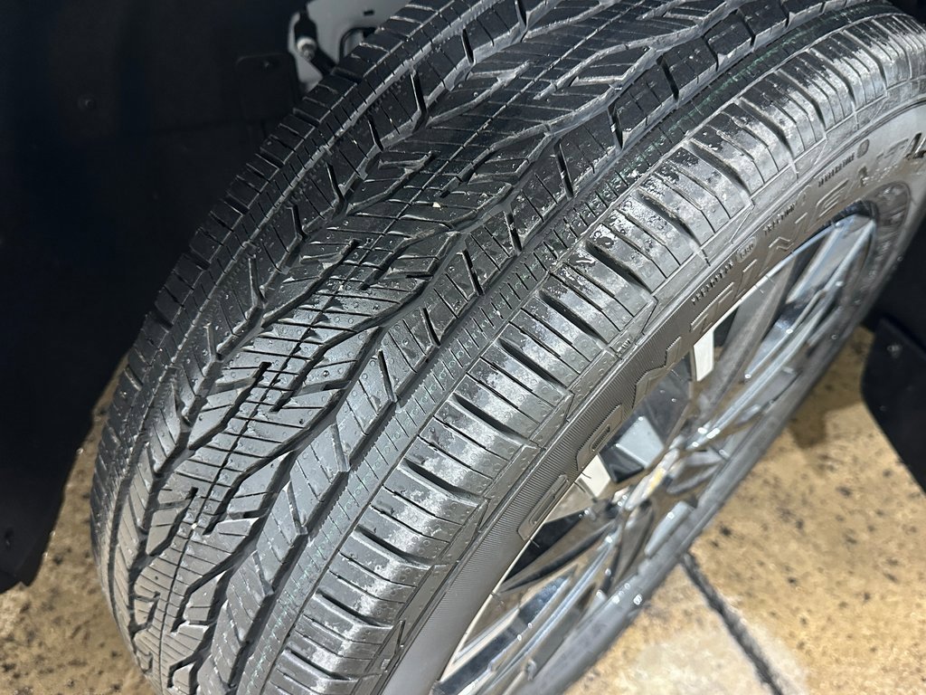 2026 Chevrolet Traverse 1LT photo 2