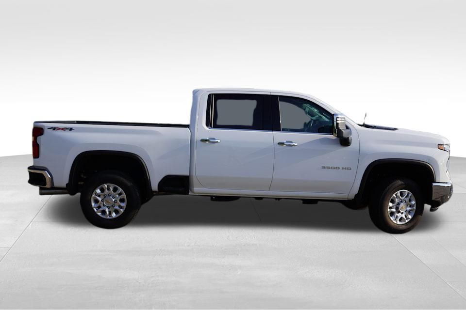 2024 Chevrolet Silverado 3500HD LTZ photo 3