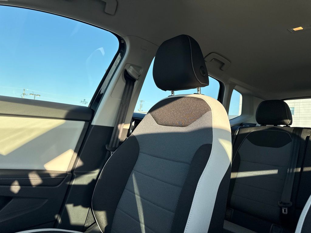 2025 Volkswagen Taos S photo 18