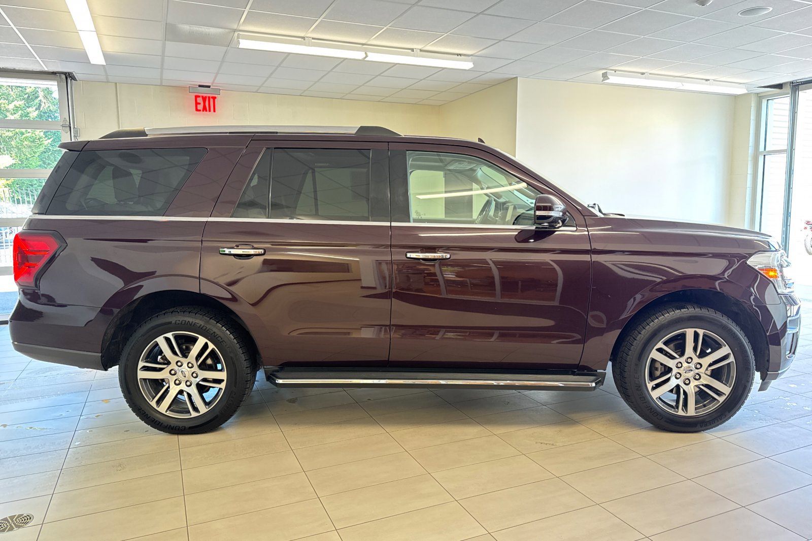 2023 Ford Expedition Limited photo 2