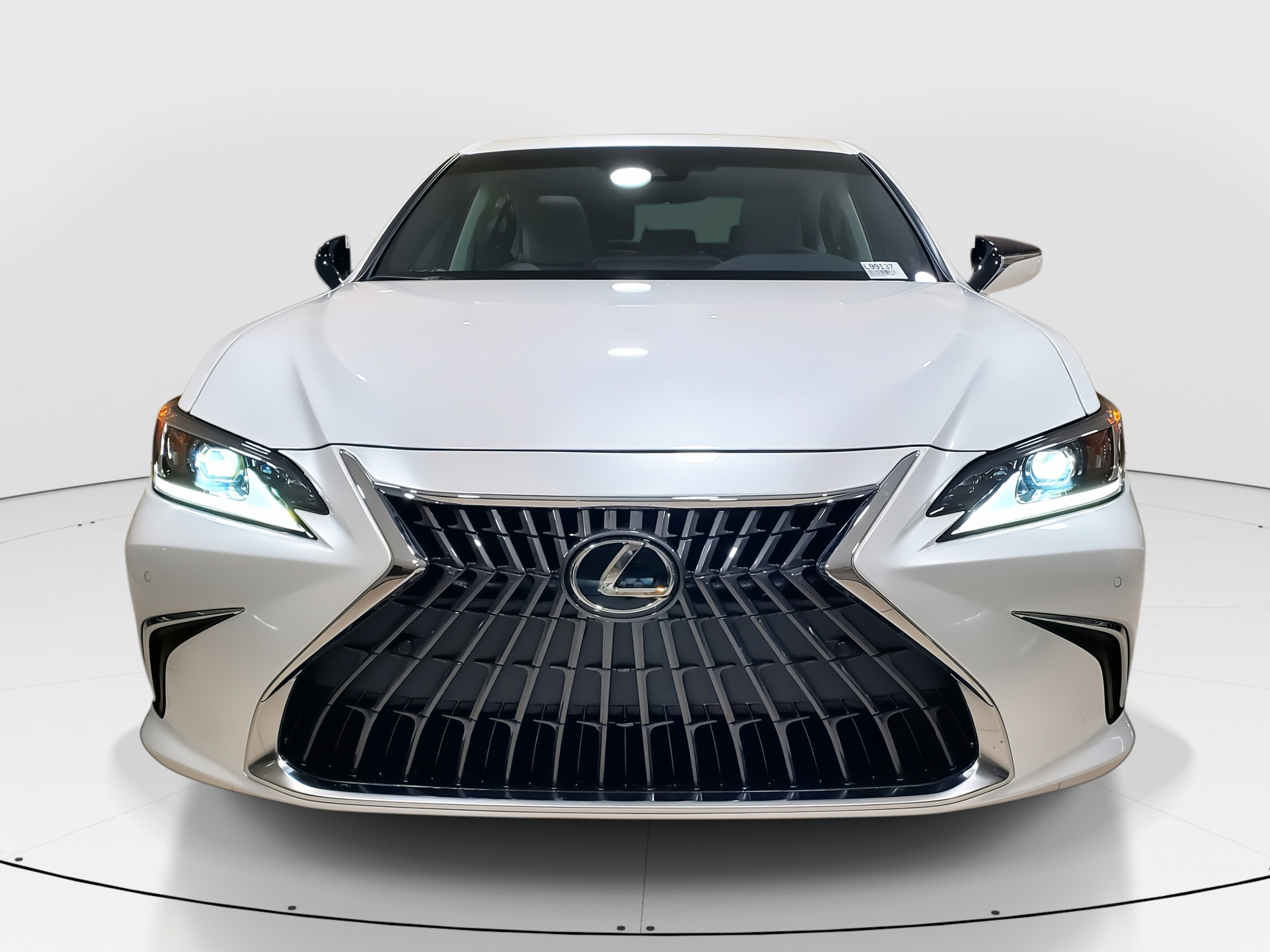 2025 Lexus ES 300h photo 2
