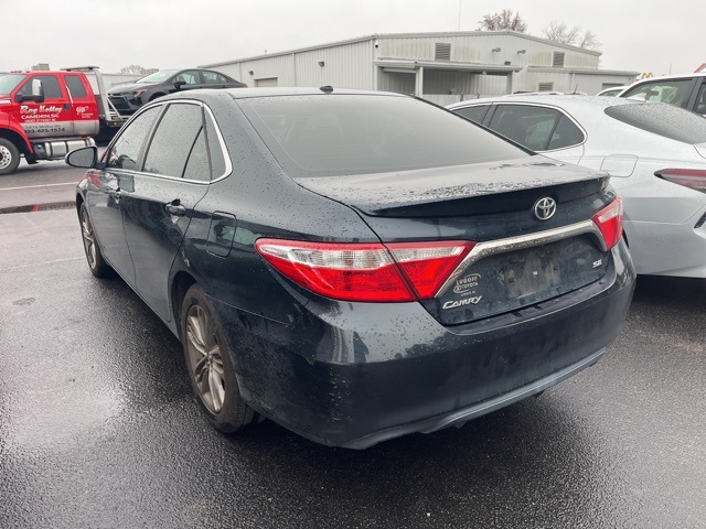 2017 Toyota Camry SE photo 2