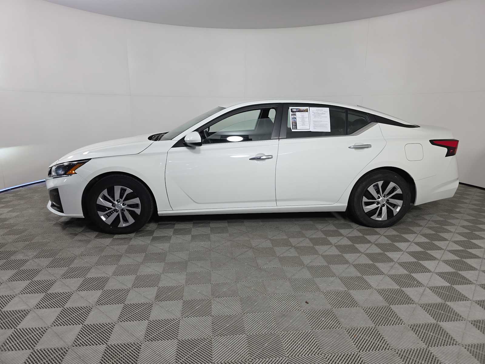 2023 Nissan Altima 2.5 S photo 3