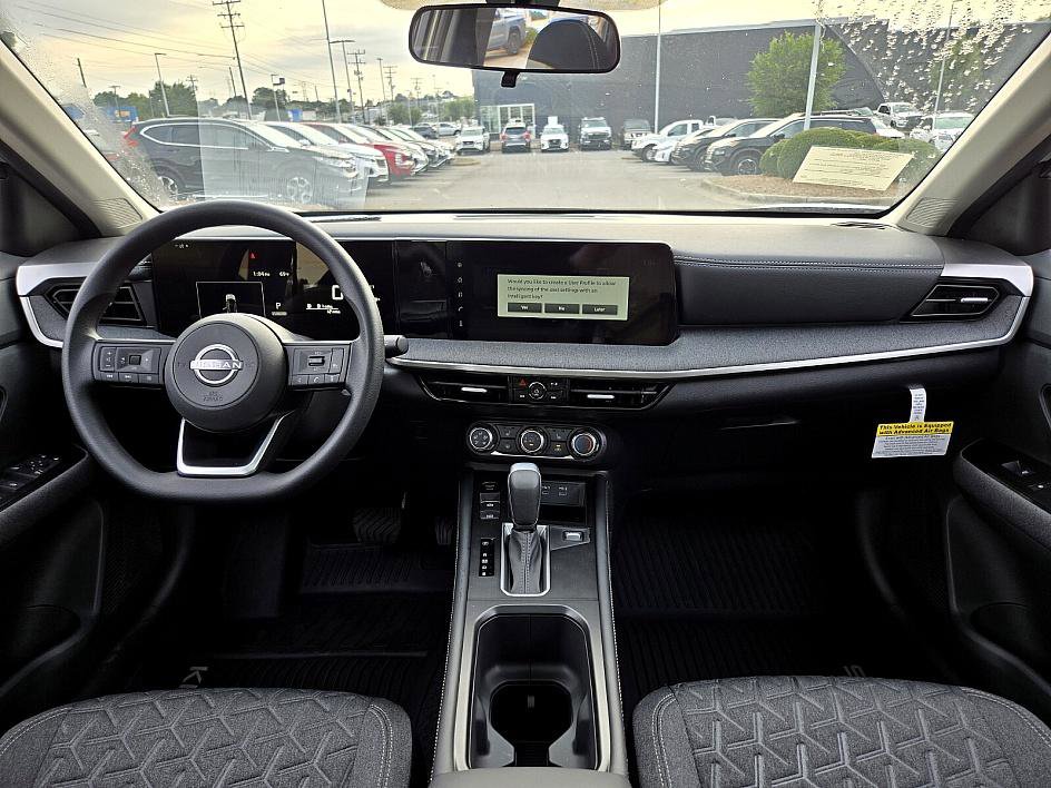 2025 Nissan Kicks SV photo 8