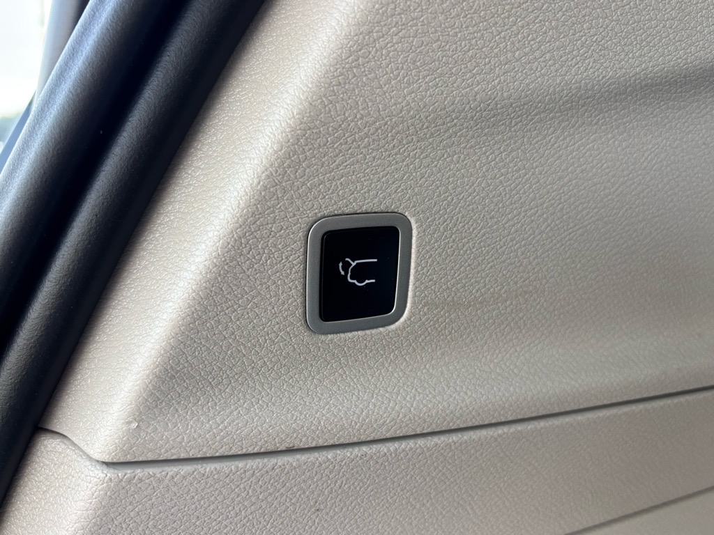 2023 Chrysler Voyager LX photo 10