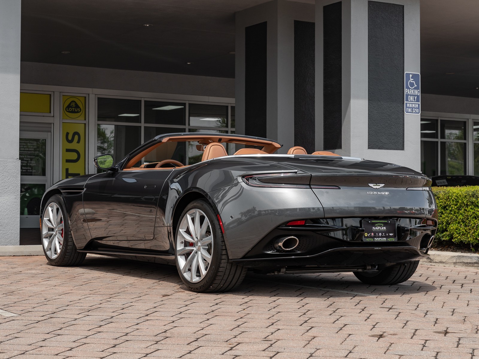 2019 Aston Martin DB11 AM5 photo 40