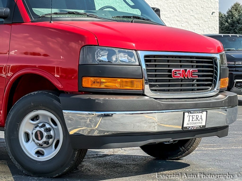 2025 Gmc Savana Cargo 3500 photo 2