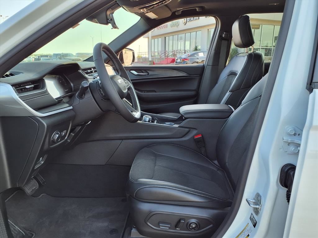 2025 Jeep Grand Cherokee Altitude X photo 12