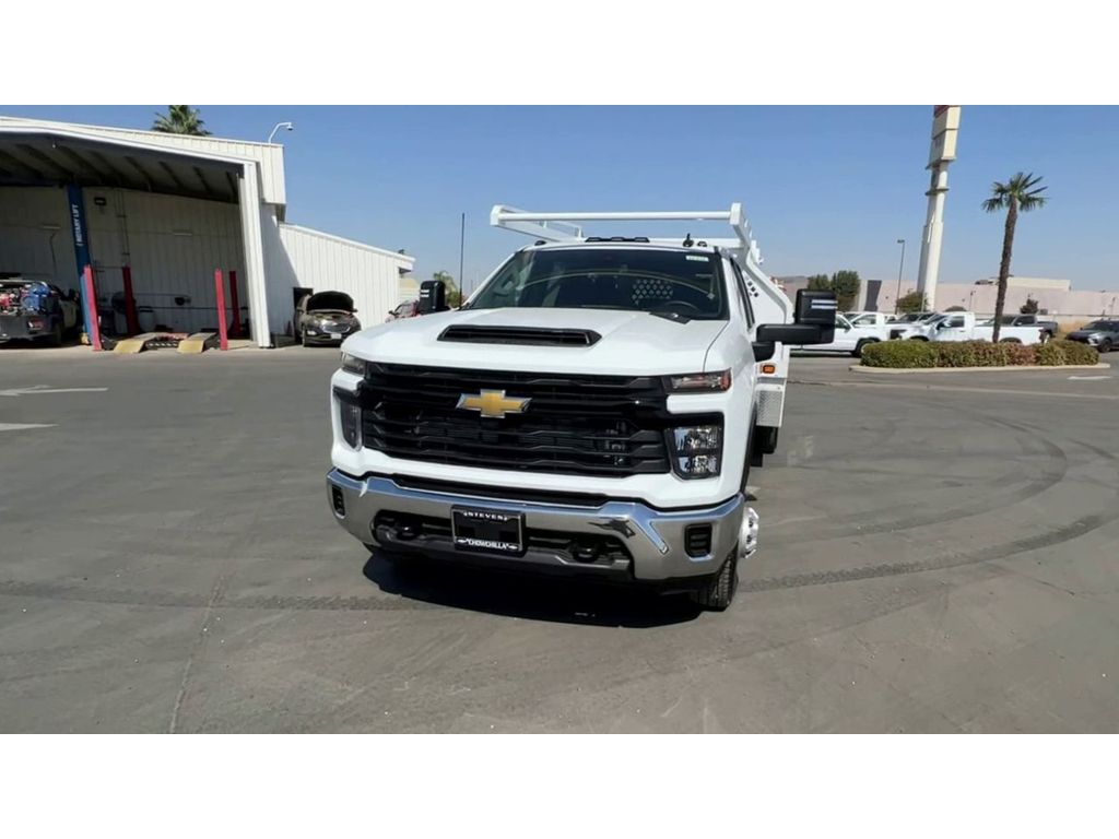 2024 Chevrolet Silverado 3500HD Work Truck photo 4