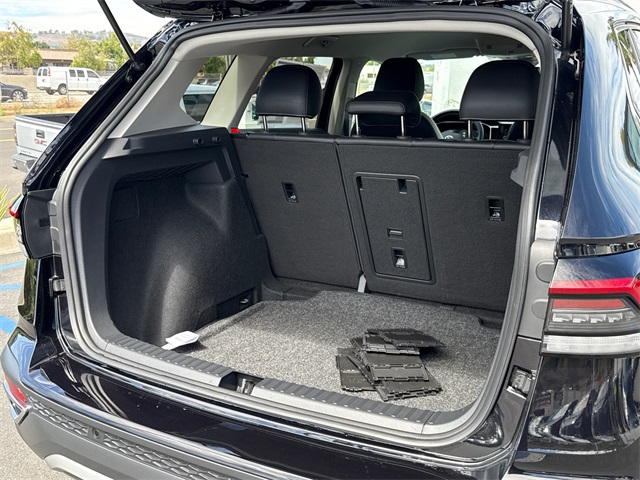 2025 Volkswagen Taos SE photo 13