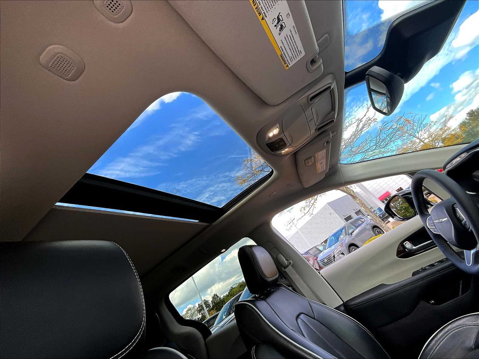 2023 Chrysler Pacifica Hybrid Limited photo 23