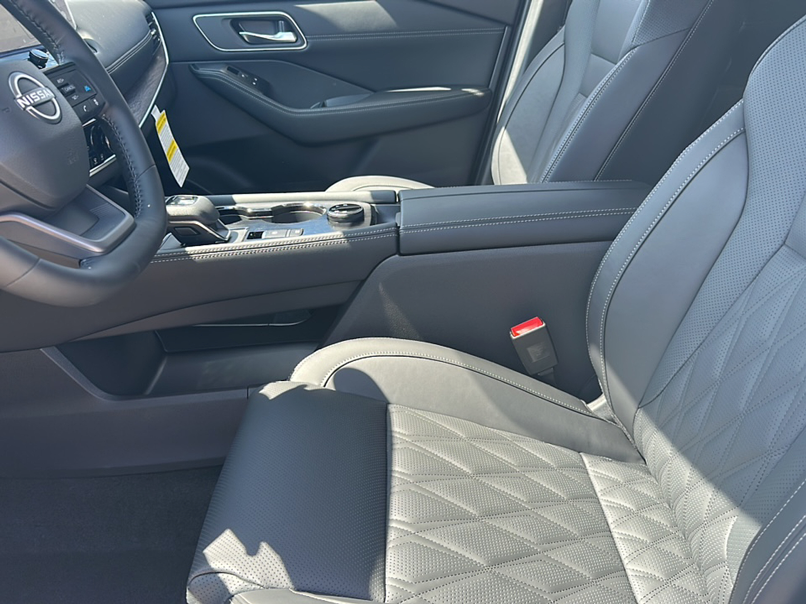 2026 Nissan Rogue Platinum photo 3