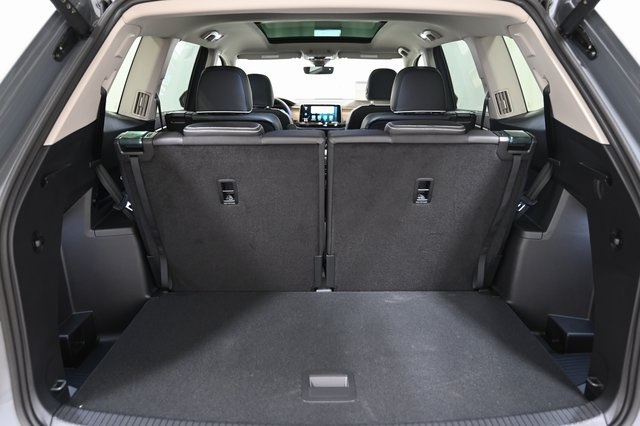 2025 Volkswagen Atlas SEL Premium R-Line photo 12